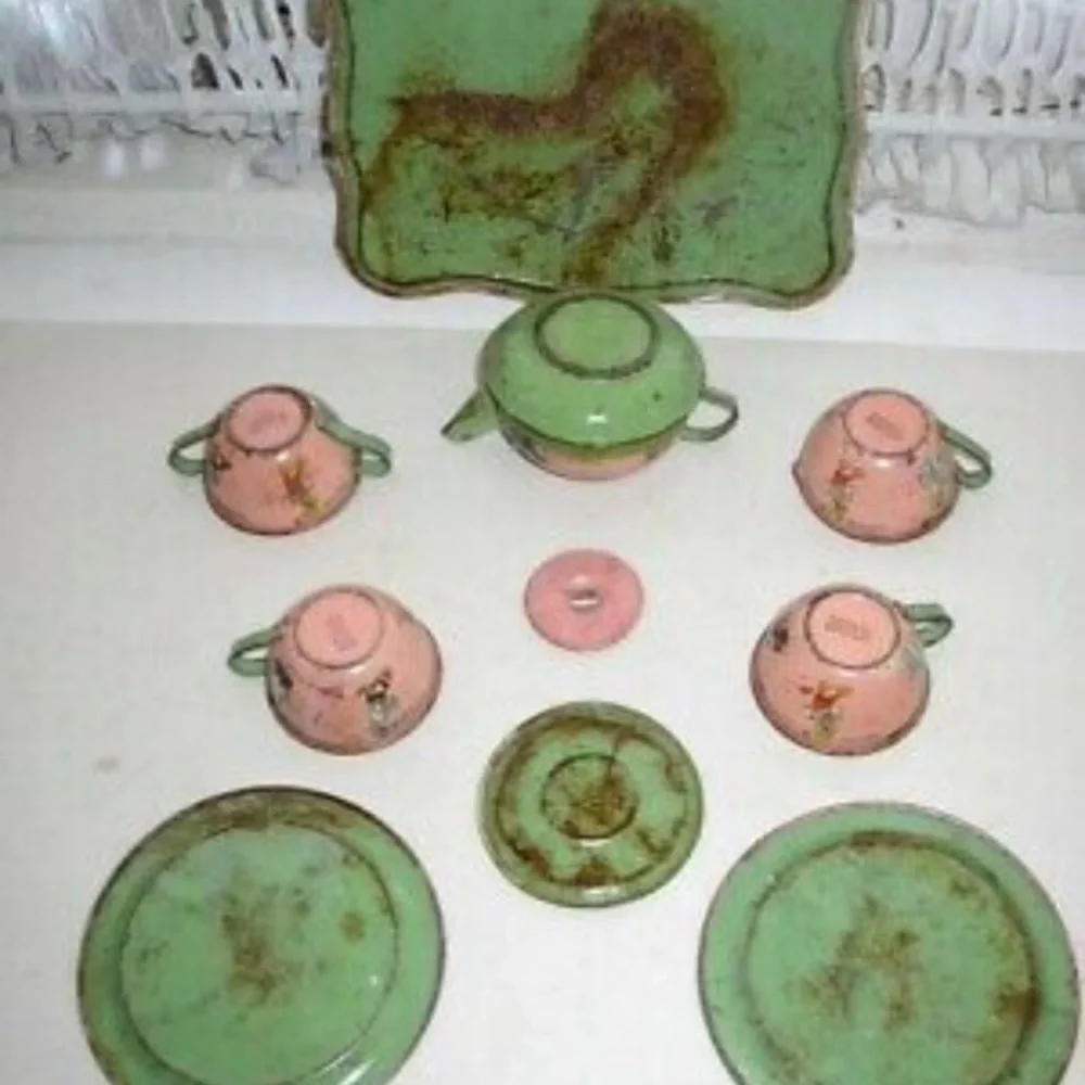 1939 Ohio Art Disney Pinocchio Child’s Tin Tea Set - Picture 9 of 9